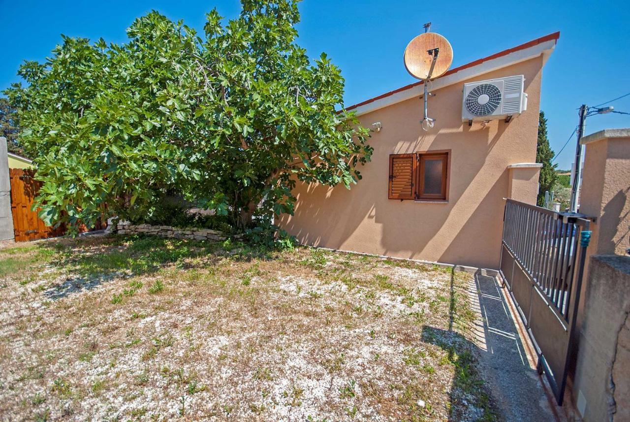 Apartman Kirac Pomer Esterno foto